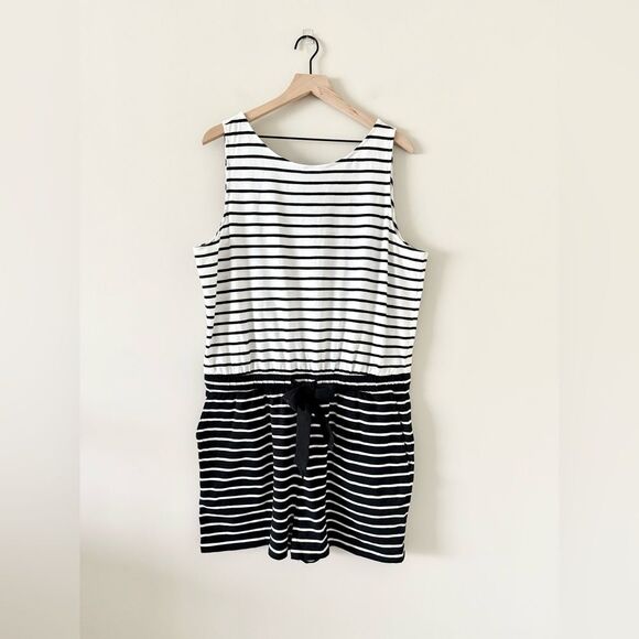 Vineyard Vines Tie Back Sleeveless Romper in Mixed Stripe Black & White -Size XL - Picture 3 of 7